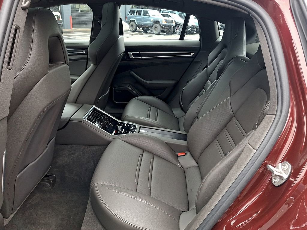 Used 2022 Porsche Panamera 4 Platinum Edition image 10