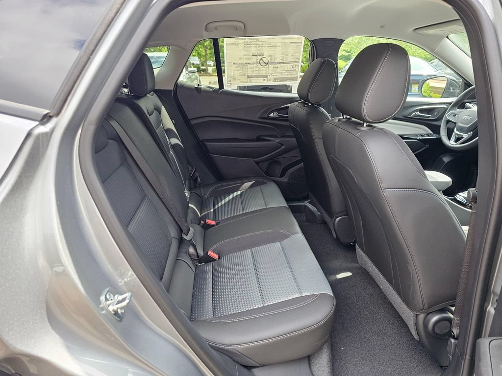 New 2026 Chevrolet Trax LT w/ Midnight Edition FWD image 12
