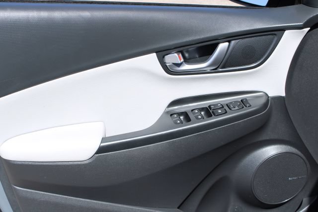 Used 2022 Hyundai Kona Limited w/ Cargo Package FWD image 10