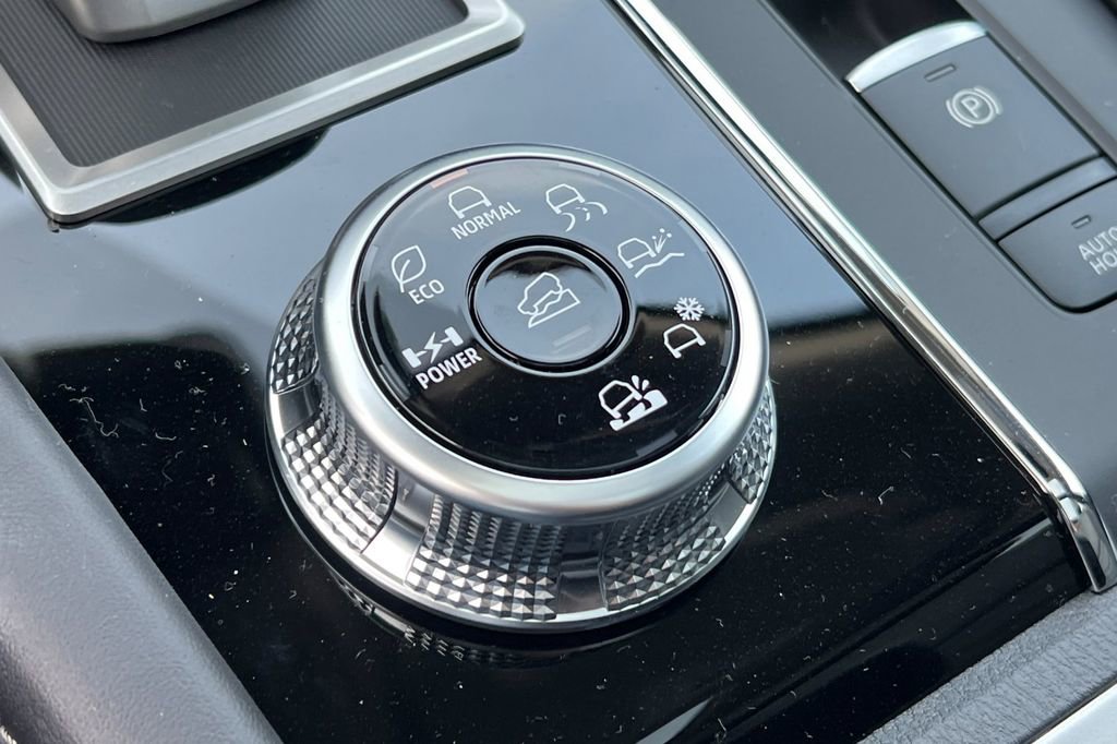 New 2025 Mitsubishi Outlander SE image 29