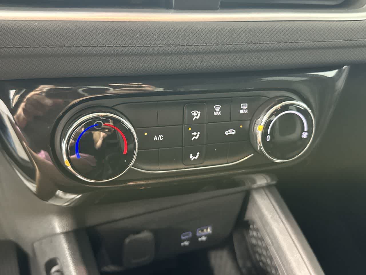 Used 2025 Chevrolet TrailBlazer LT AWD/4WD image 17
