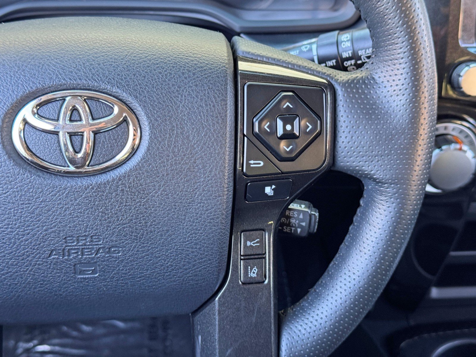 Used 2024 Toyota 4Runner TRD Off-Road Premium w/ Moonroof Package AWD/4WD image 22