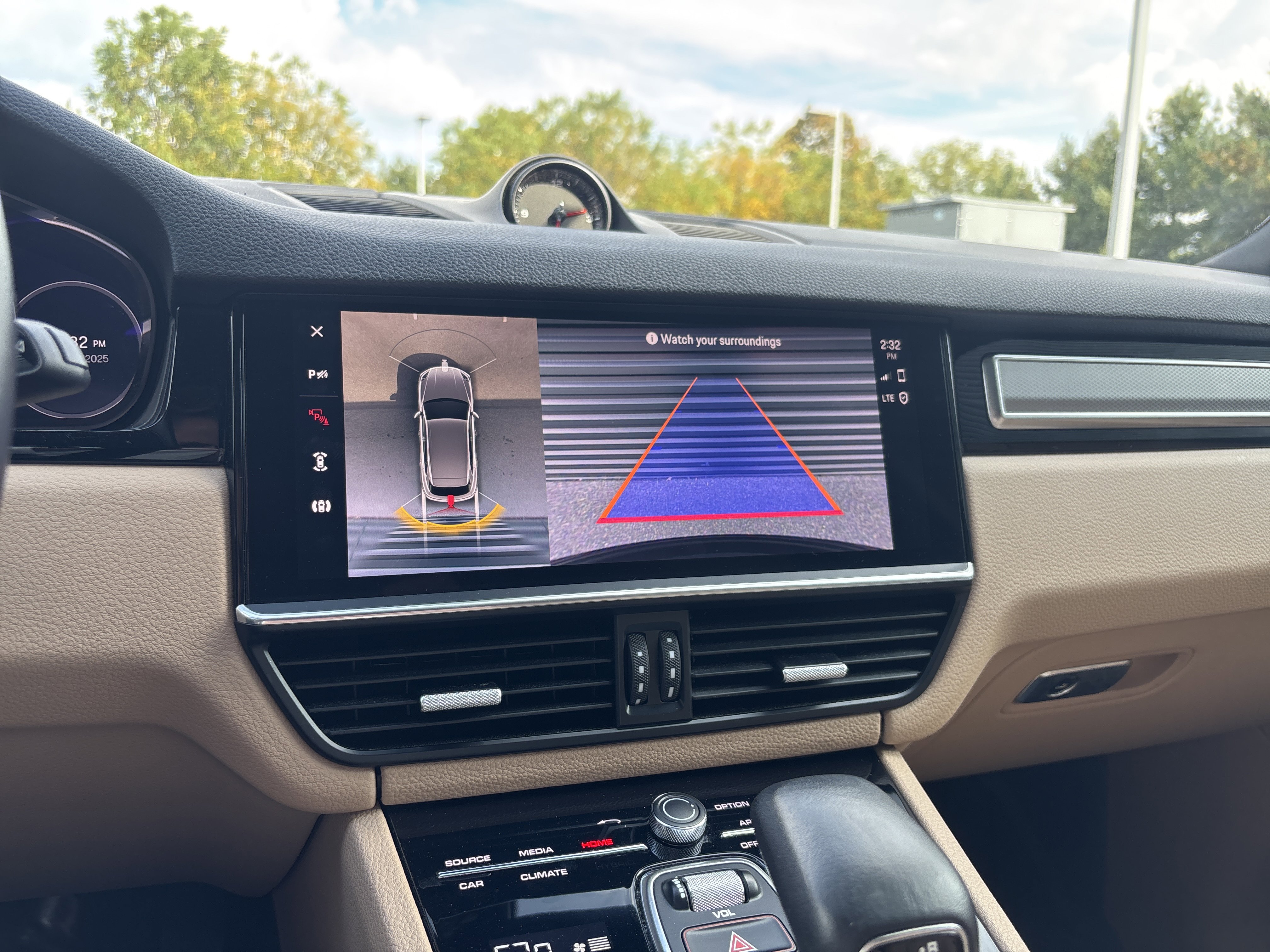 Certified 2022 Porsche Cayenne Platinum Edition image 28