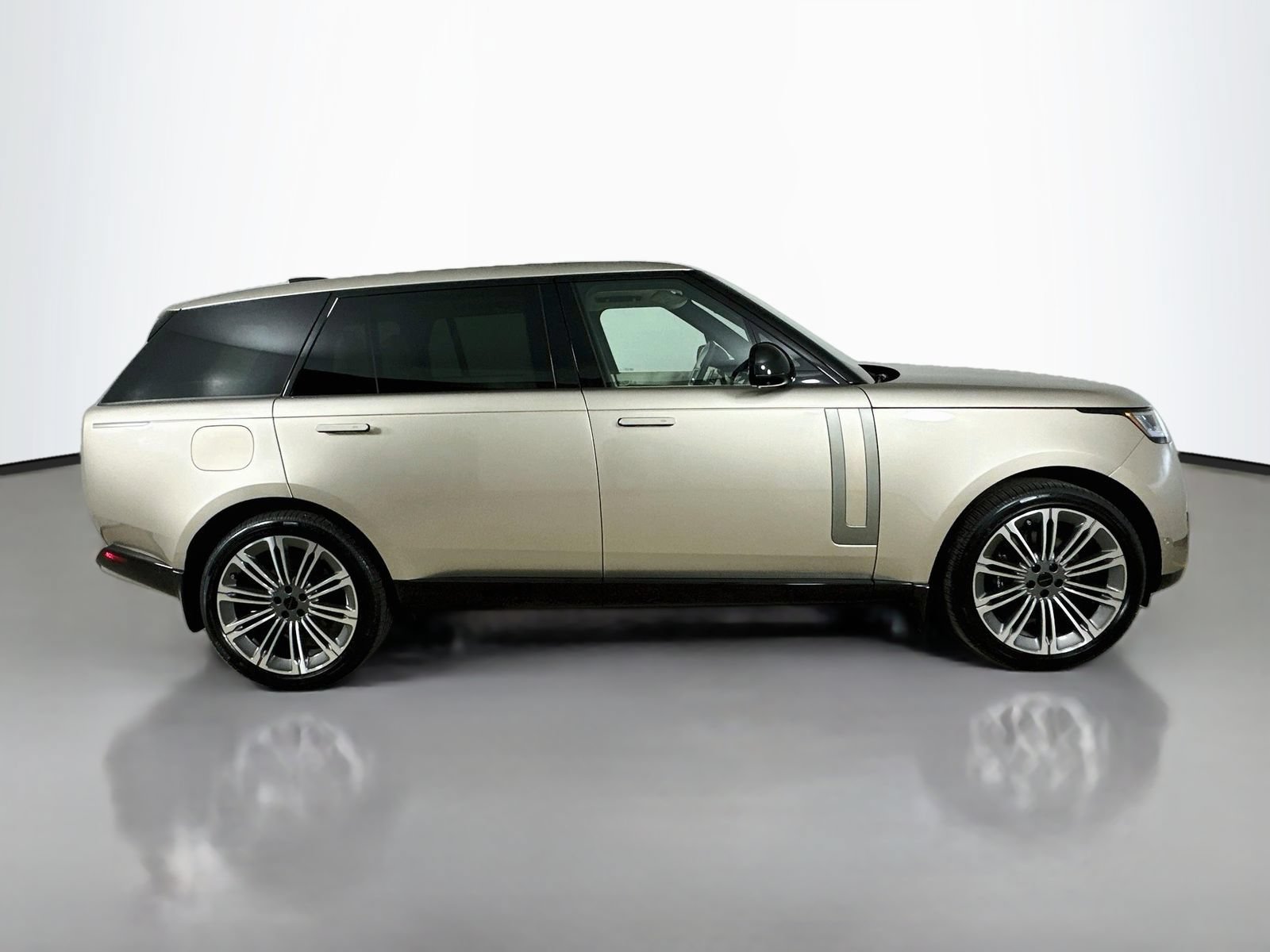 New 2026 Land Rover Range Rover Long Wheelbase SE AWD/4WD image 4