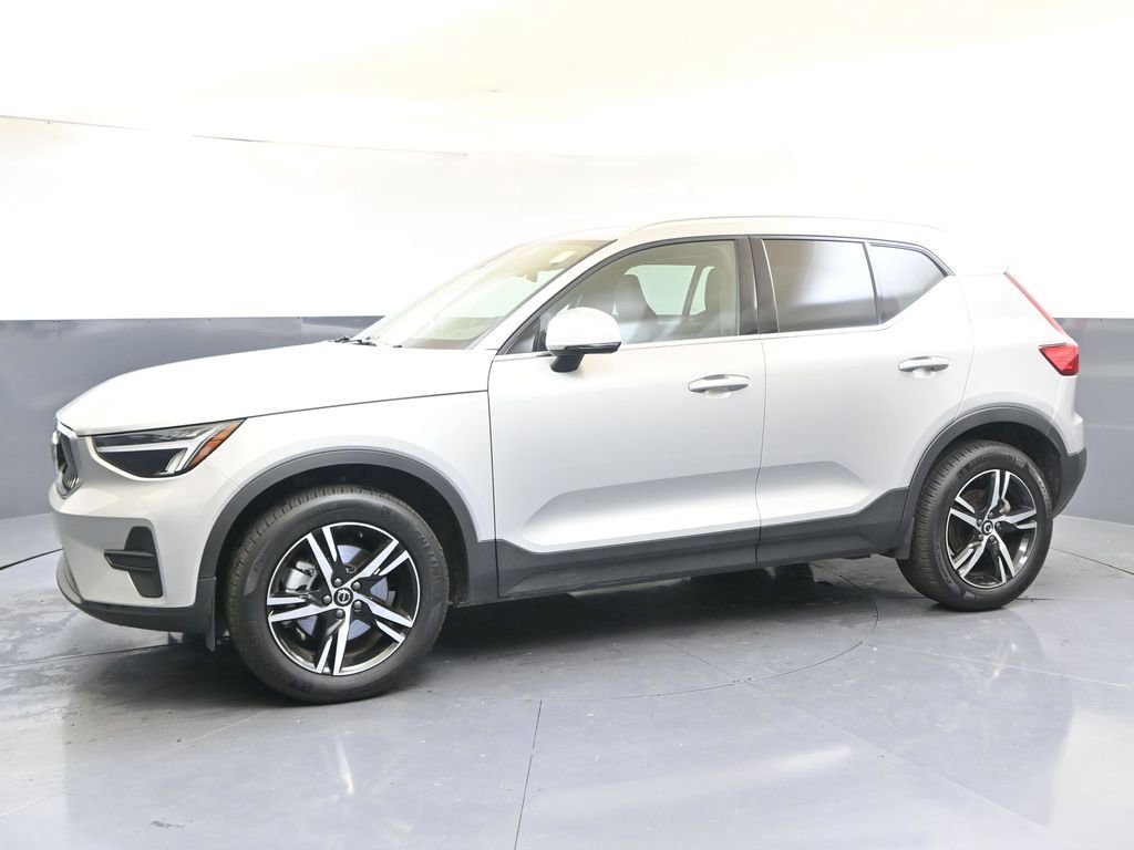 Certified 2025 Volvo XC40 B5 Core image 2