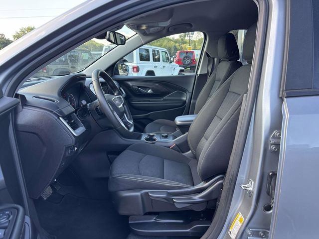 Used 2024 GMC Terrain SLE image 3