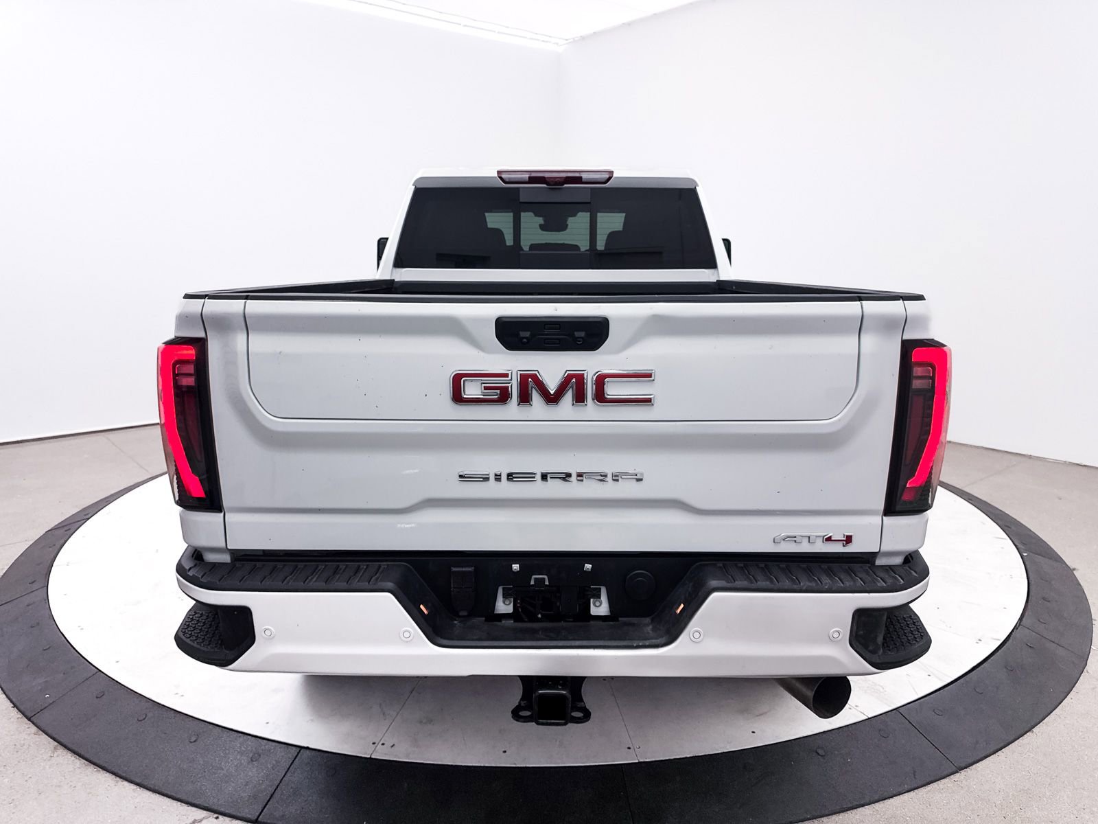 Used 2025 GMC Sierra 2500 AT4 w/ AT4 Premium Plus Package AWD/4WD image 18