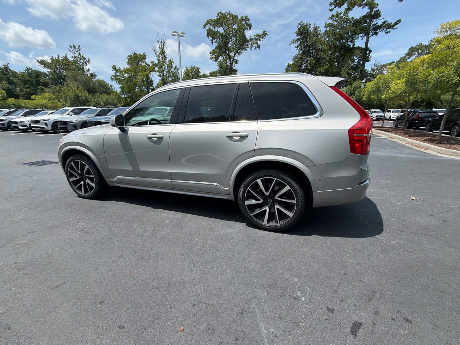 Used 2023 Volvo XC90 B5 Plus w/ Protection Package Premier AWD/4WD image 12