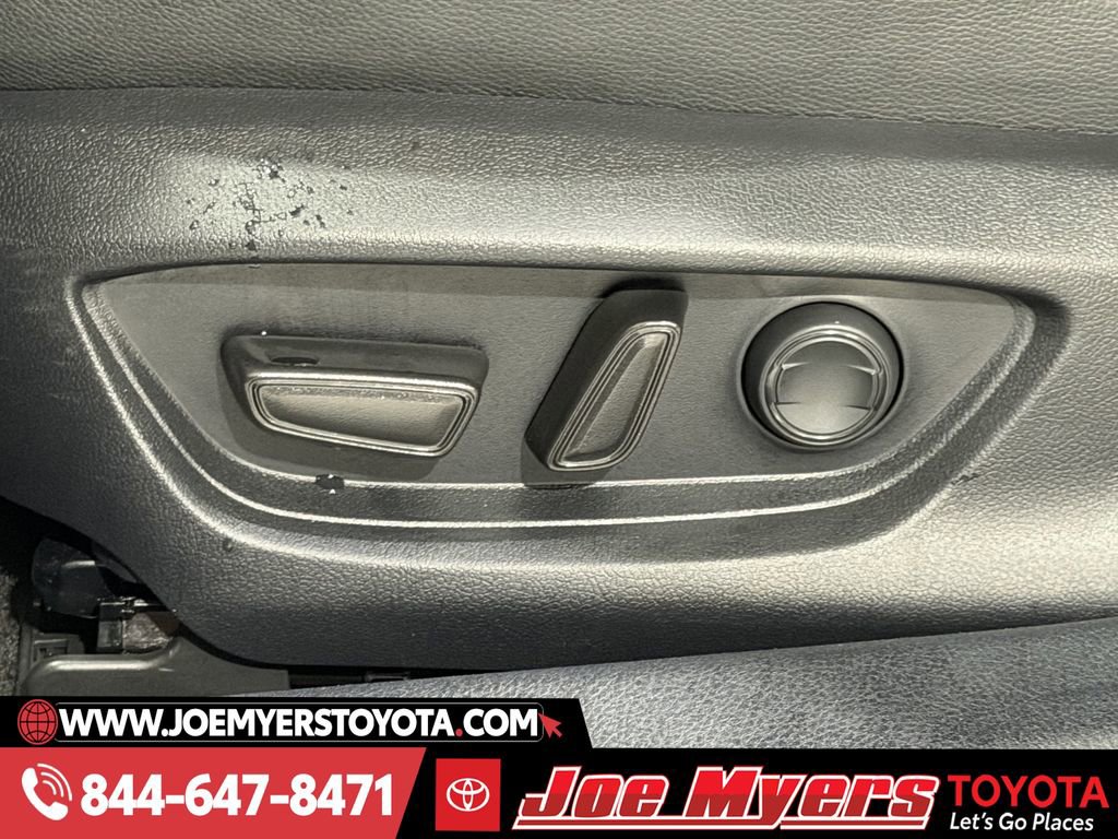 Used 2025 Toyota Camry XSE image 28