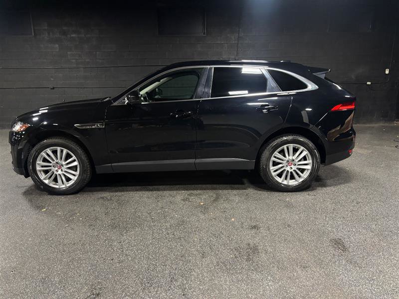 Used 2017 Jaguar F-PACE Prestige image 2