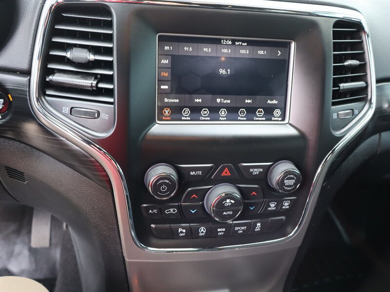 Used 2019 Jeep Grand Cherokee Laredo AWD/4WD image 21