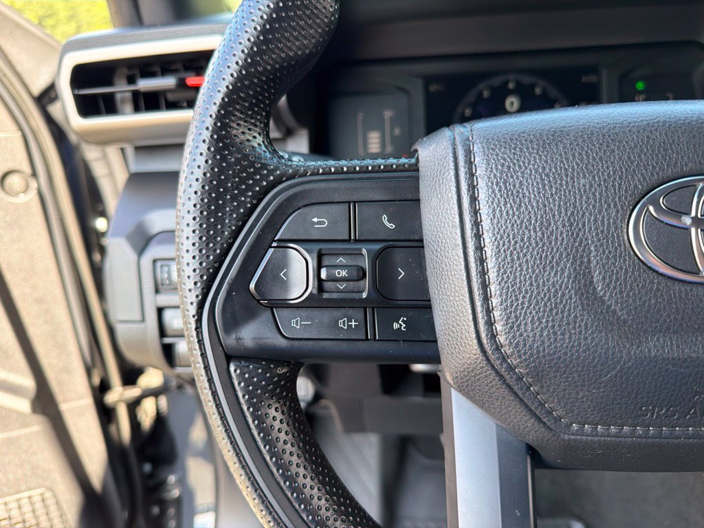 Used 2025 Toyota Tacoma SR w/ SR Upgrade Package AWD/4WD image 16