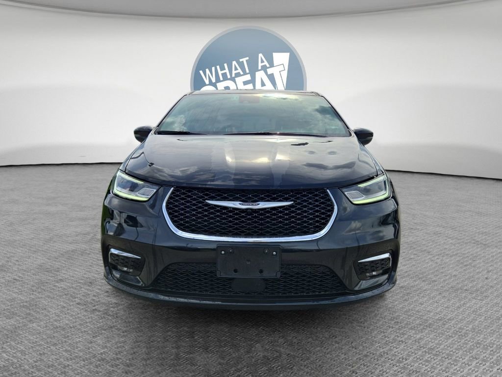 Used 2023 Chrysler Pacifica Touring-L image 9