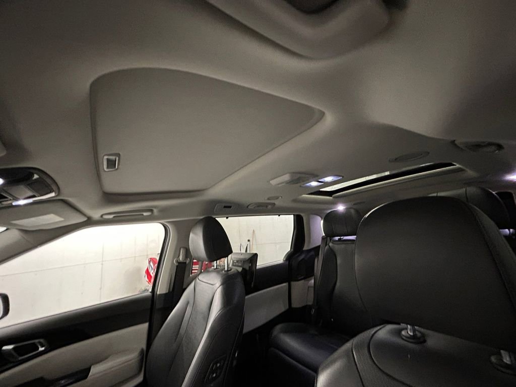 Used 2022 Kia Carnival SX Prestige image 25