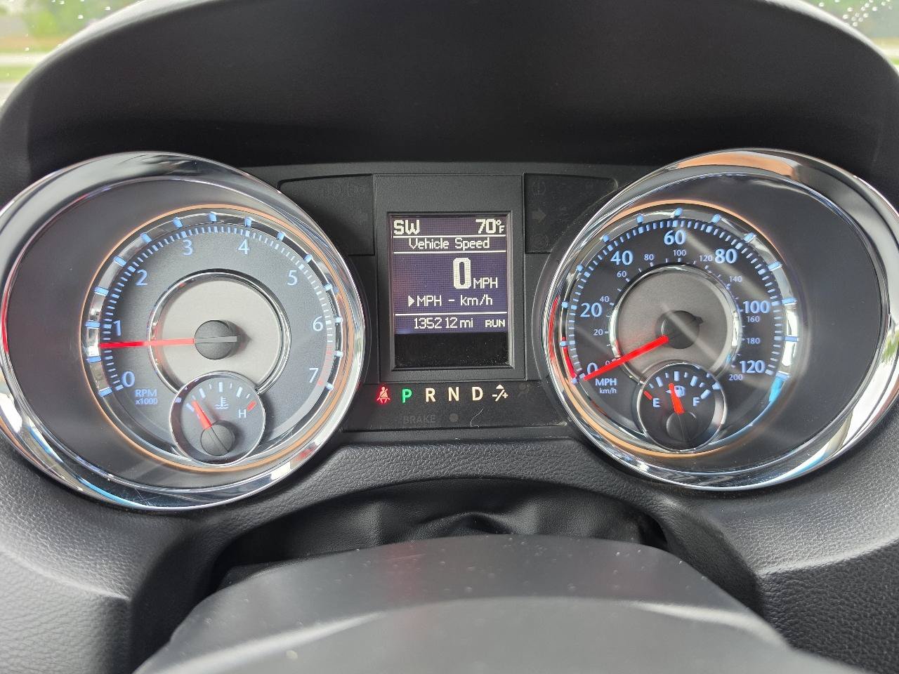 Used 2014 Chrysler Town & Country Touring FWD image 11