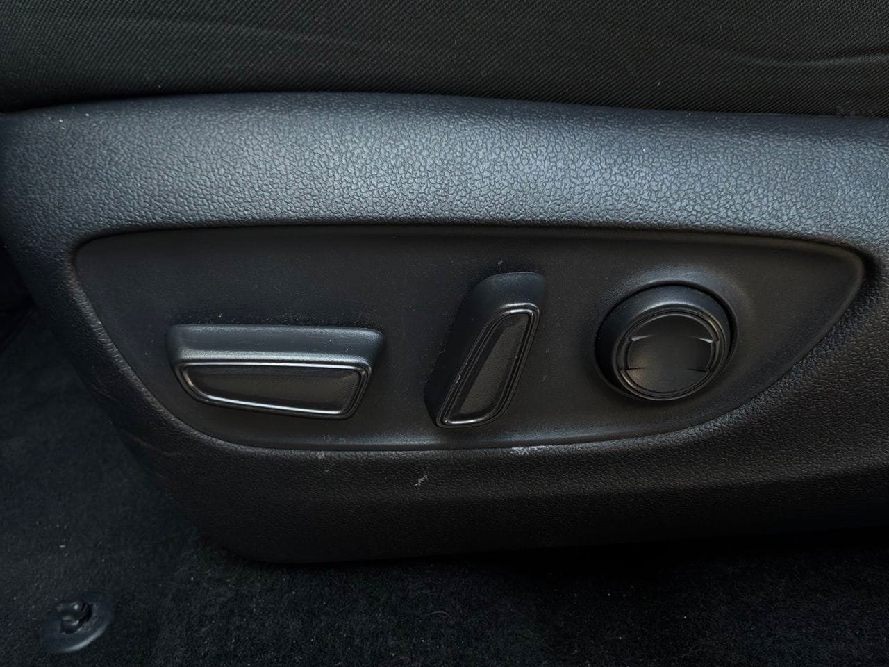Used 2025 Toyota RAV4 XLE FWD image 11