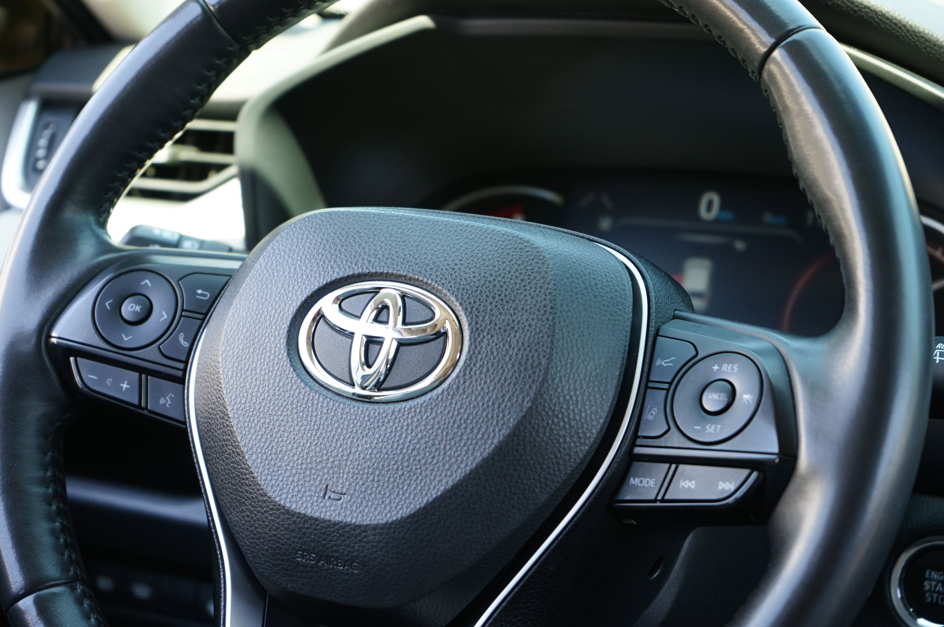 Used 2023 Toyota RAV4 XLE Premium image 30