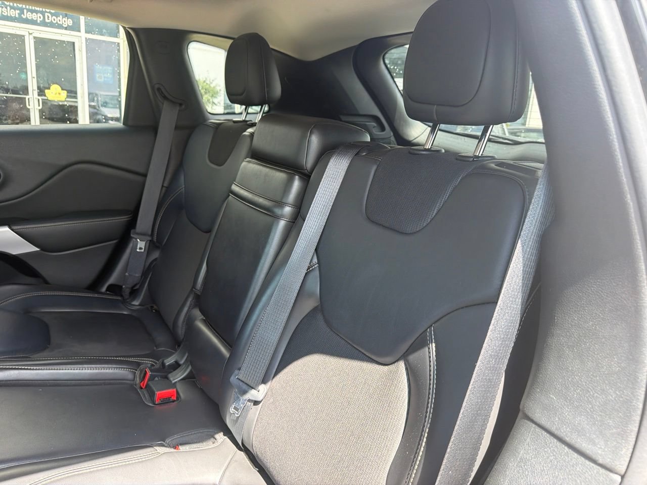 Used 2018 Jeep Cherokee Latitude Plus AWD/4WD image 21