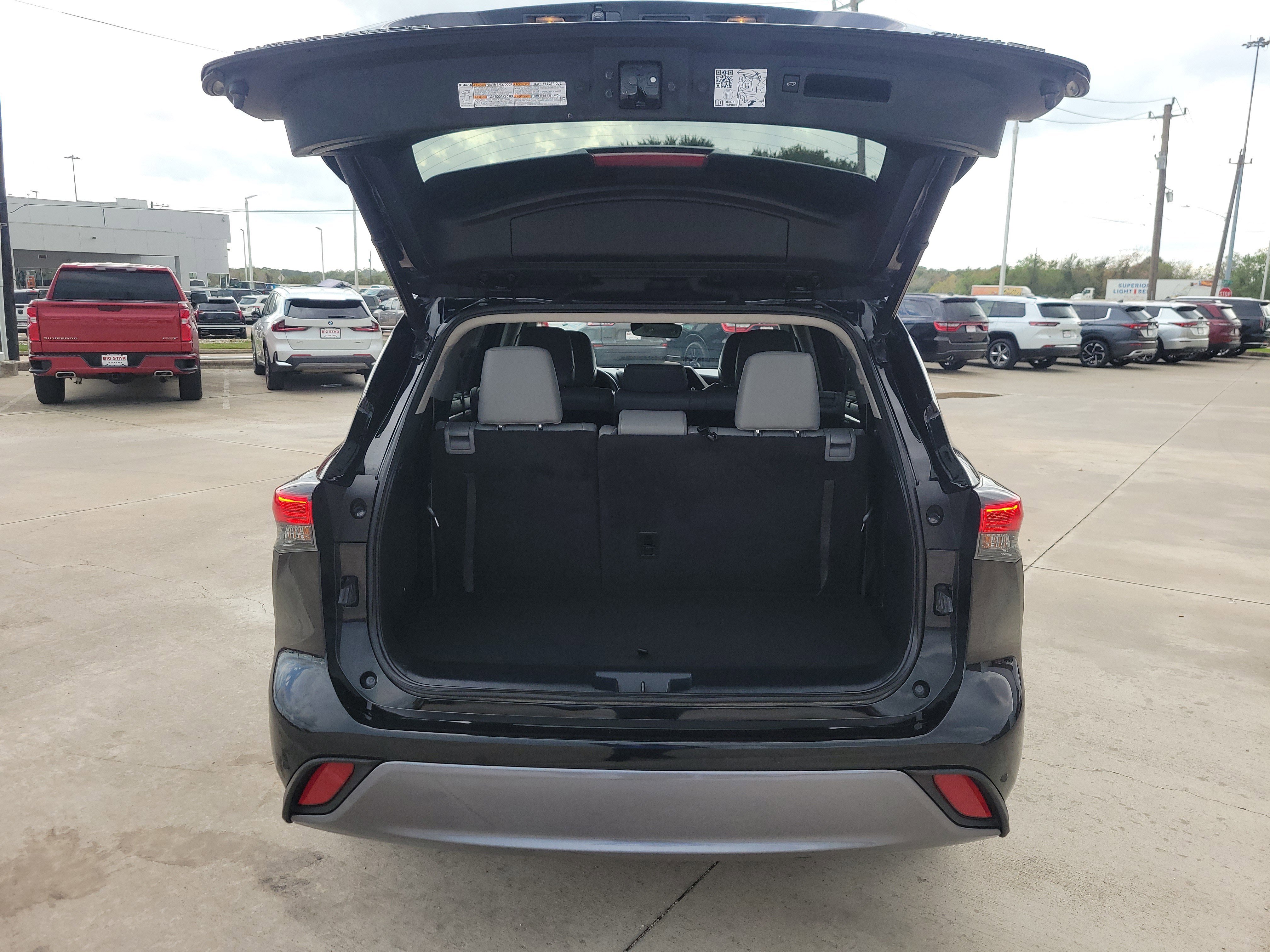 Used 2023 Toyota Highlander Limited image 28