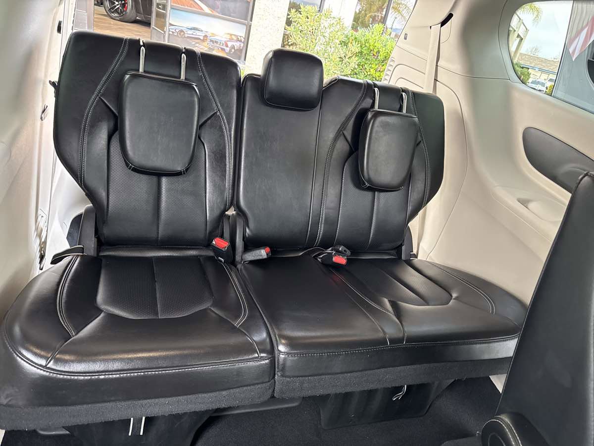 Used 2024 Chrysler Pacifica Select FWD image 24