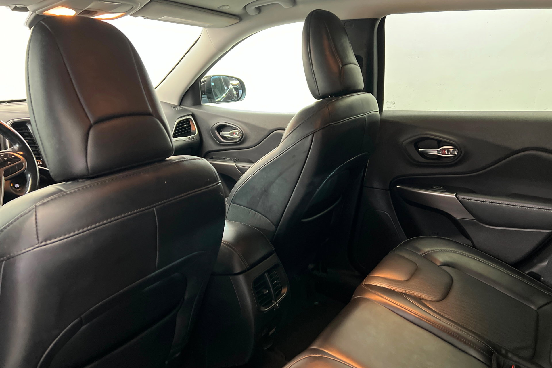 Used 2021 Jeep Cherokee Latitude Lux w/ Comfort/Convenience Group image 20