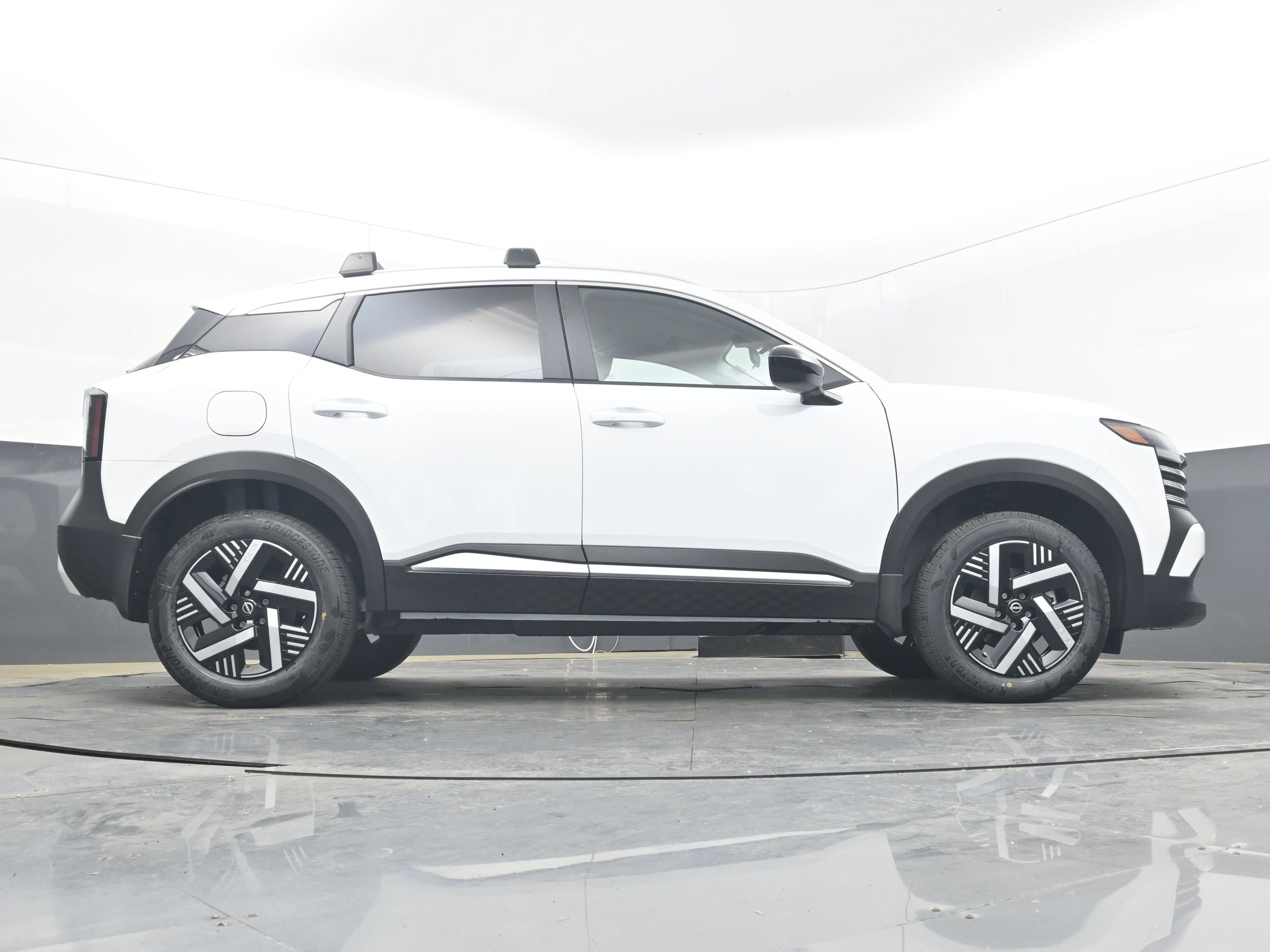 New 2026 Nissan Kicks SV FWD image 29