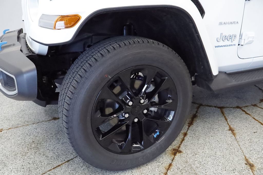 Used 2023 Jeep Wrangler Unlimited Sahara w/ Cold Weather Group AWD/4WD image 14