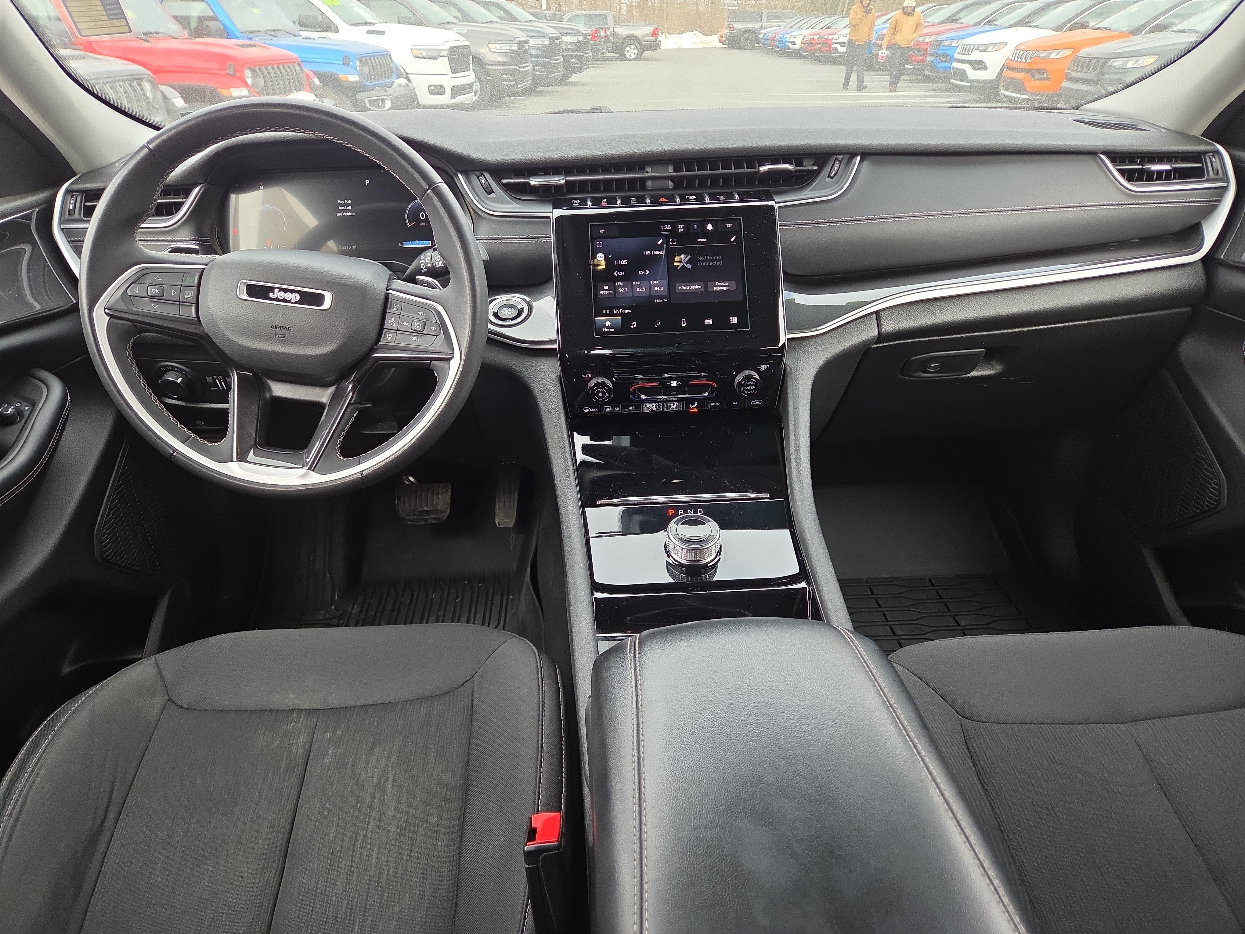 Used 2023 Jeep Grand Cherokee Laredo AWD/4WD image 24