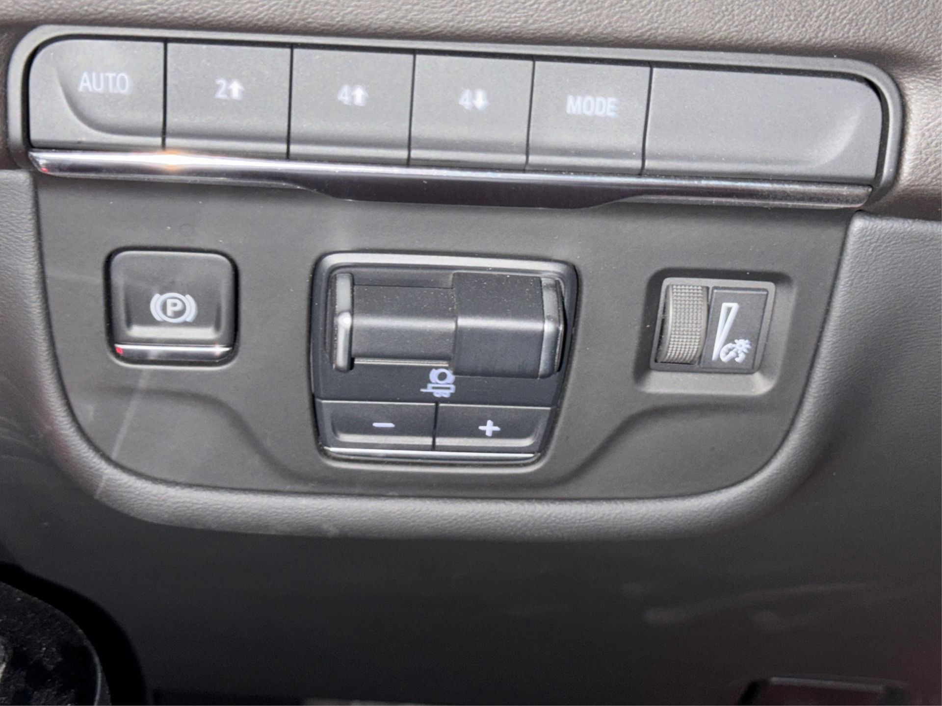 Used 2025 Cadillac Escalade Premium Luxury image 22