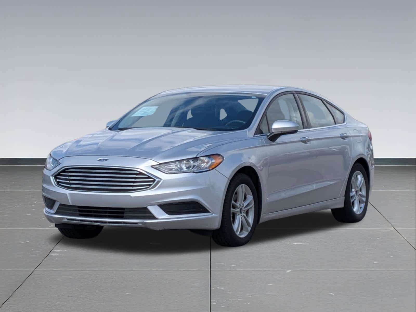 Used 2018 Ford Fusion SE w/ Fusion SE Technology Package FWD image 9