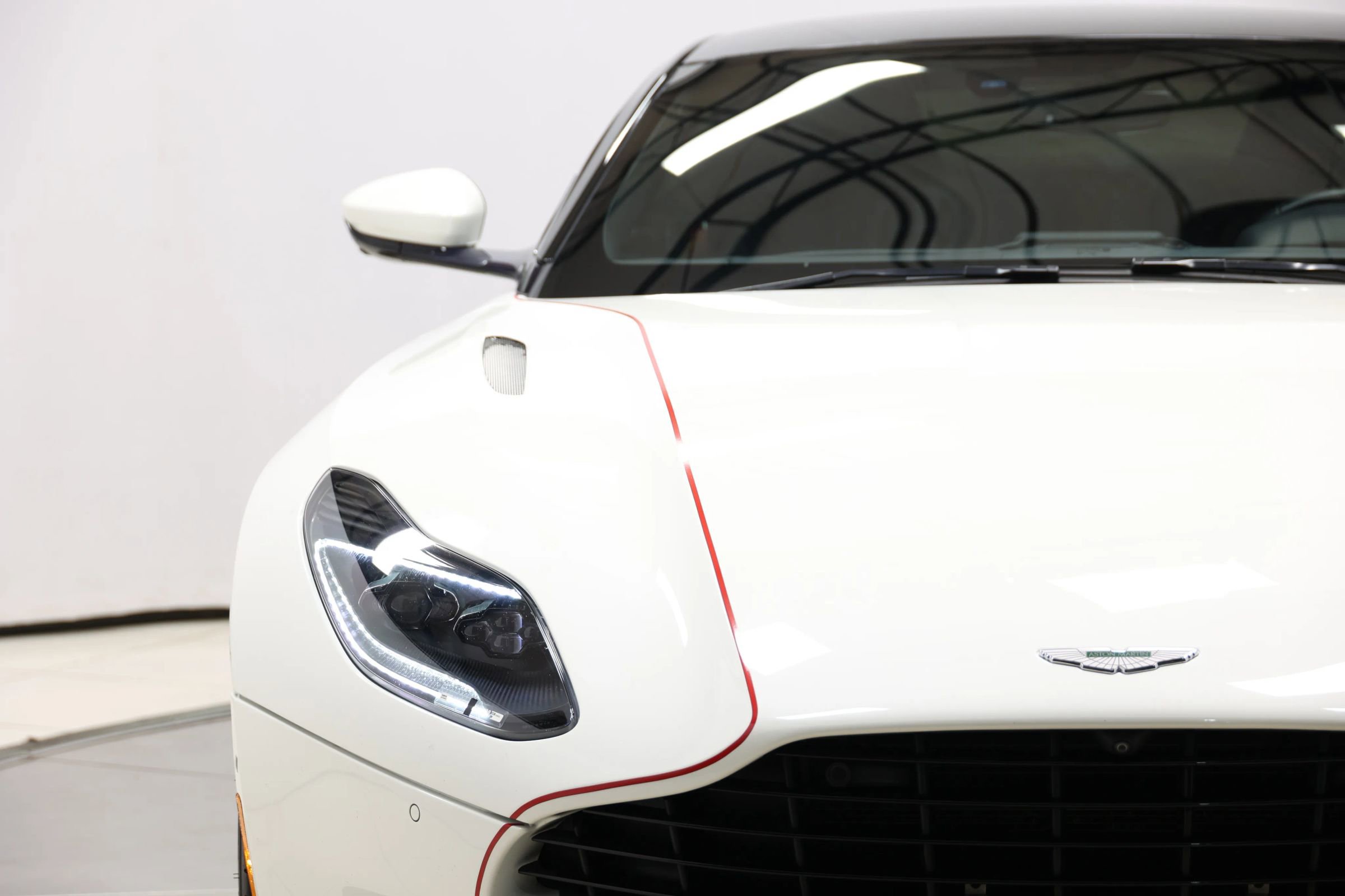 Used 2018 Aston Martin DB11 Coupe image 77