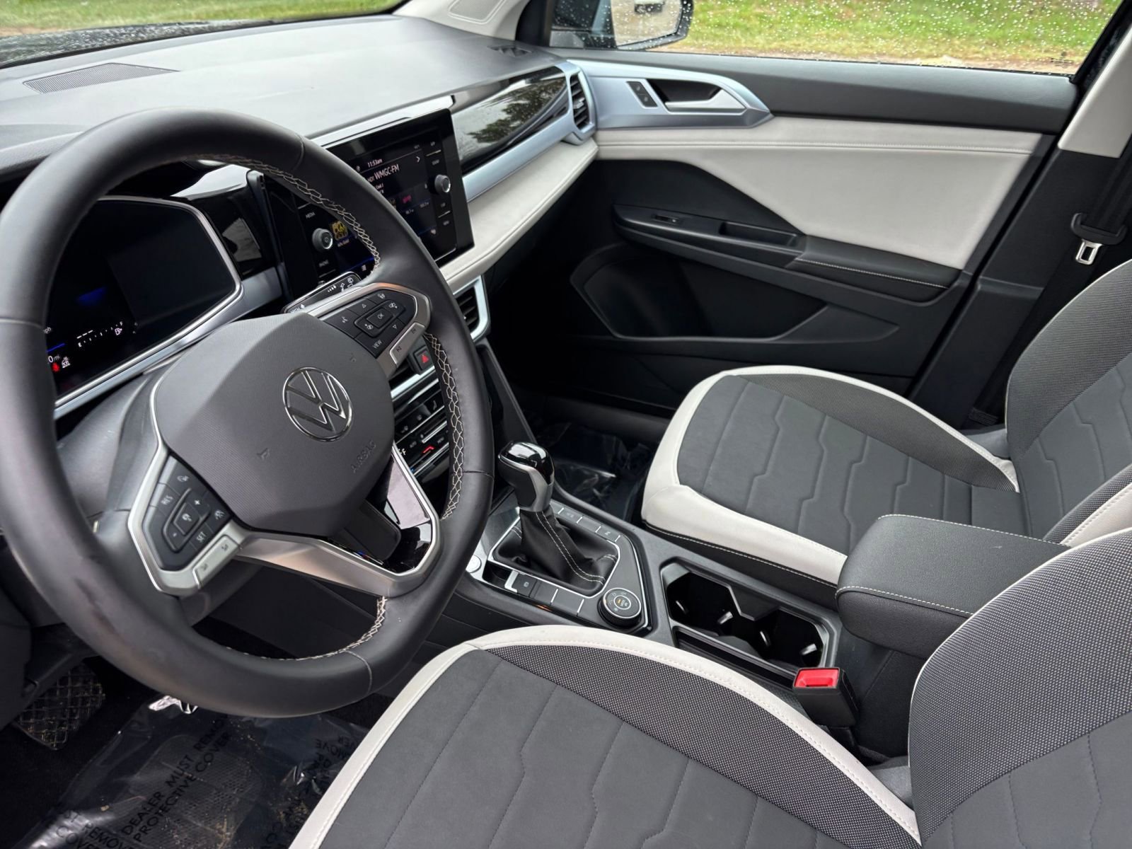 Used 2025 Volkswagen Taos SE AWD/4WD image 43