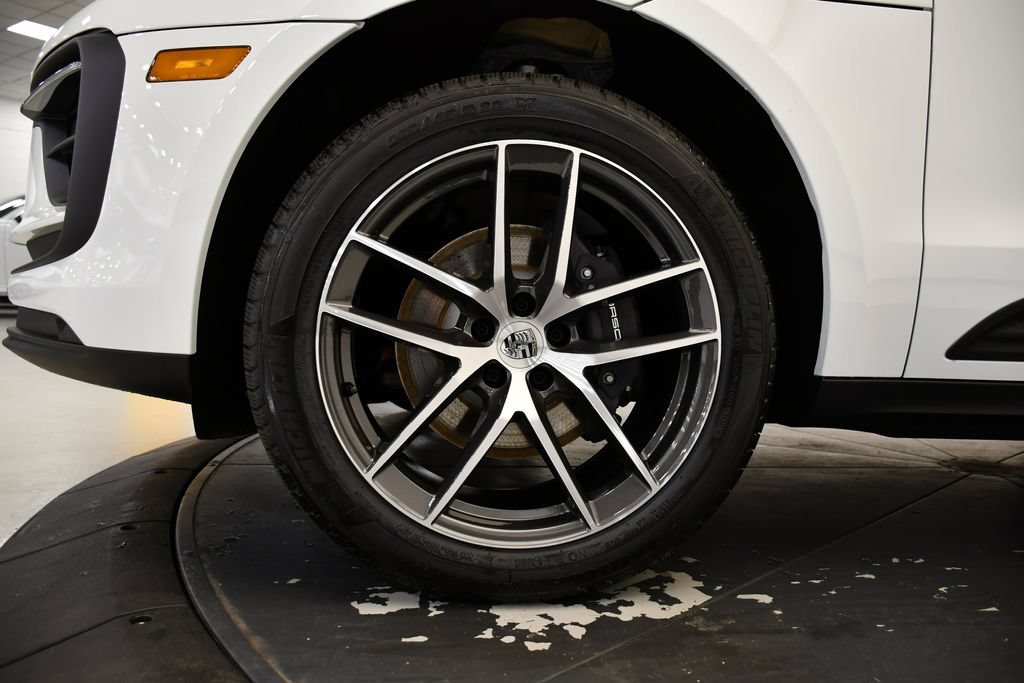 Certified 2026 Porsche Macan AWD/4WD image 16