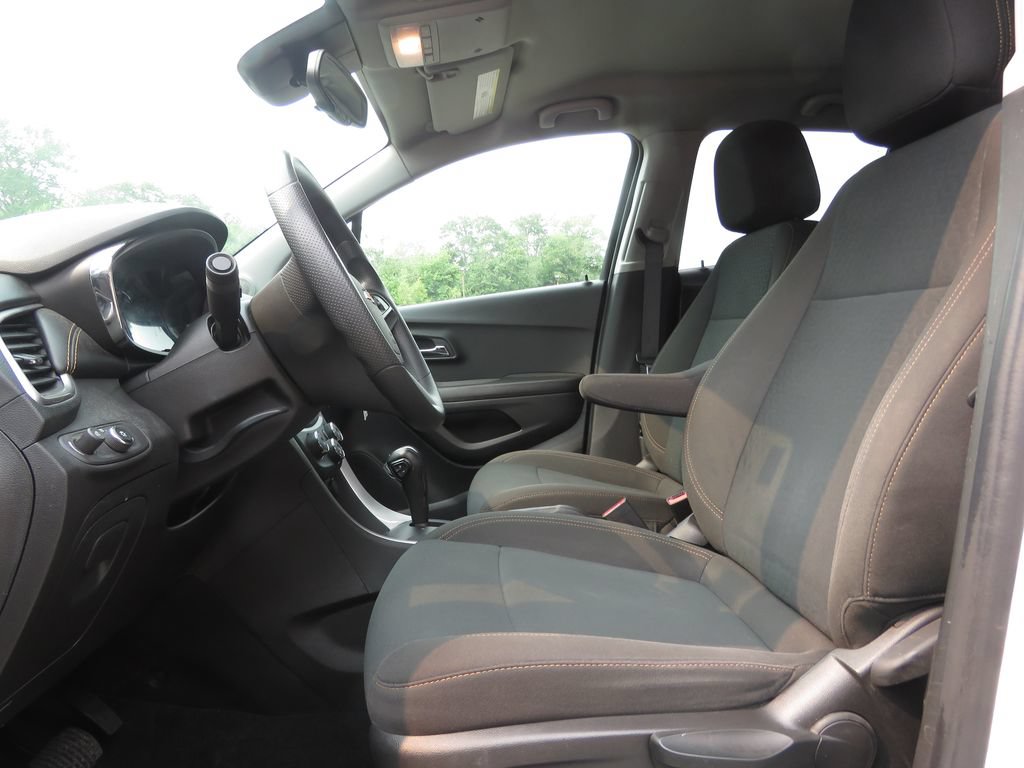 Used 2022 Chevrolet Trax LS w/ Tint and Cruise Package AWD/4WD image 10