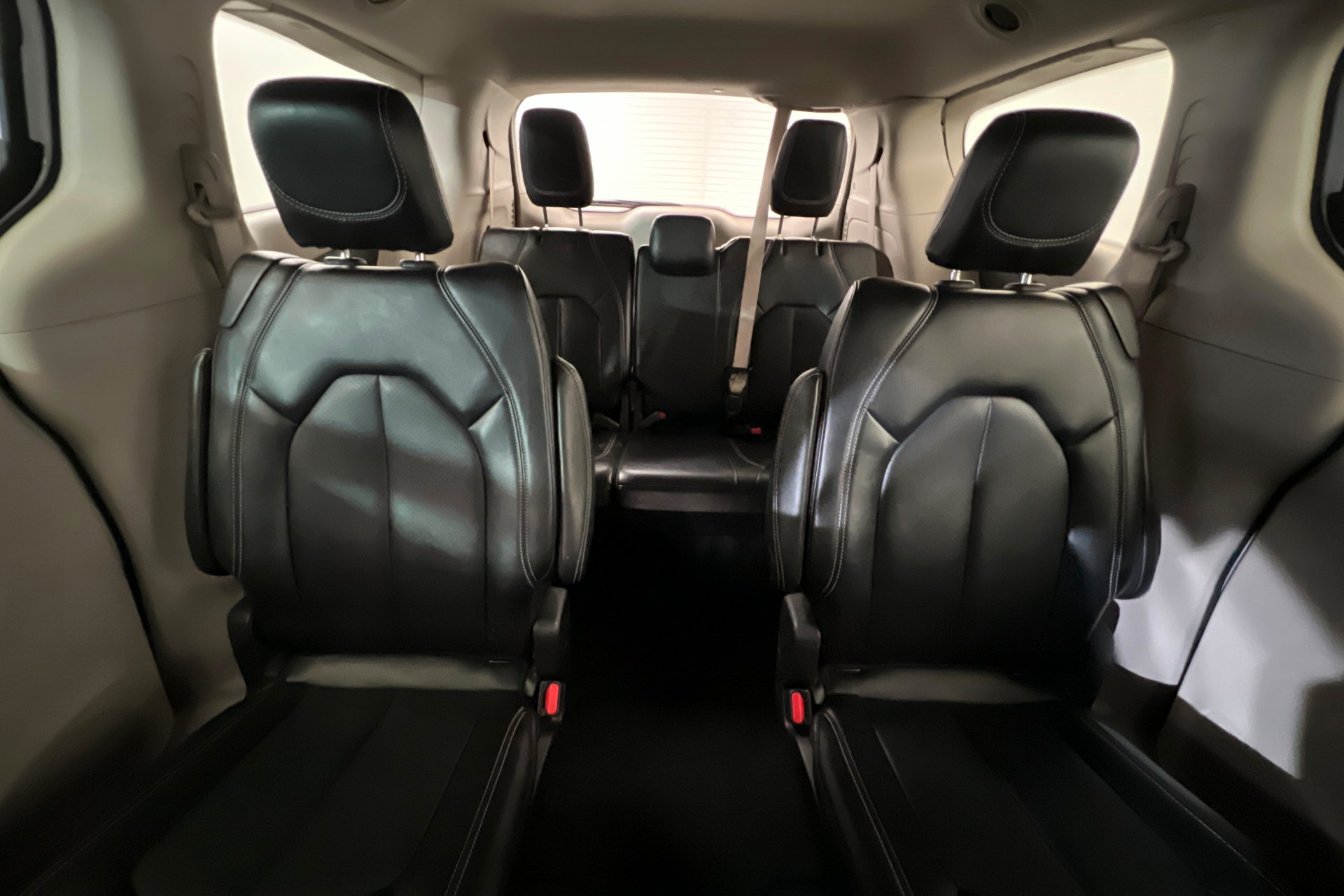 Used 2024 Chrysler Pacifica Touring-L FWD image 26