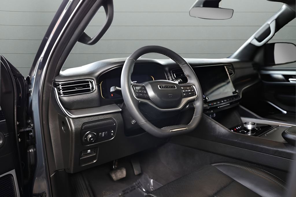 Used 2023 Jeep Wagoneer Series II image 36