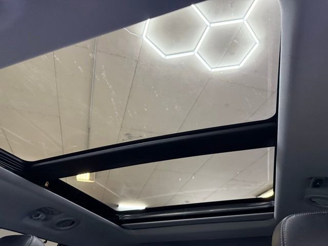 Used 2023 Ford Explorer Limited w/ Limited Technology Package image 31