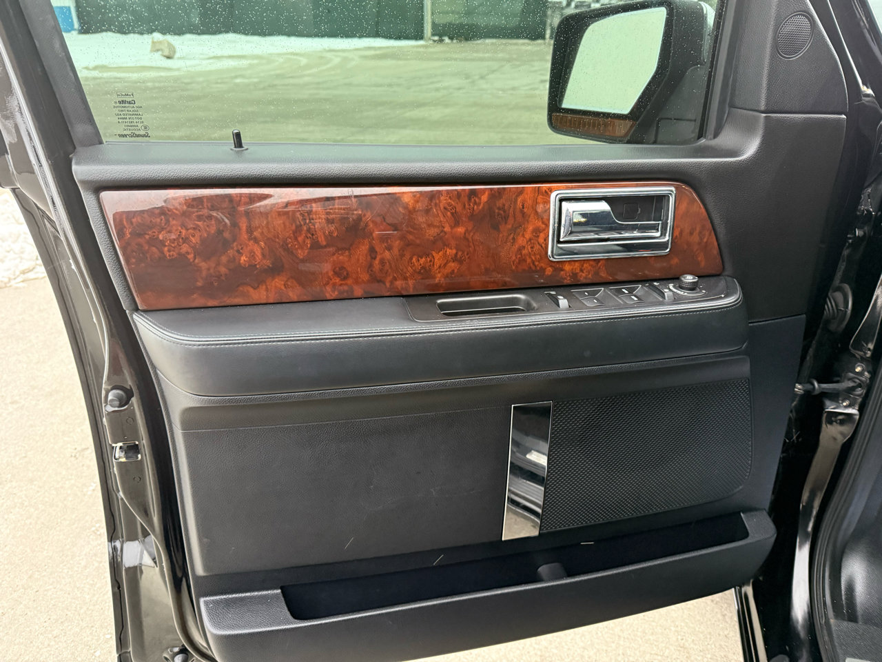 Used 2016 Lincoln Navigator Select image 13
