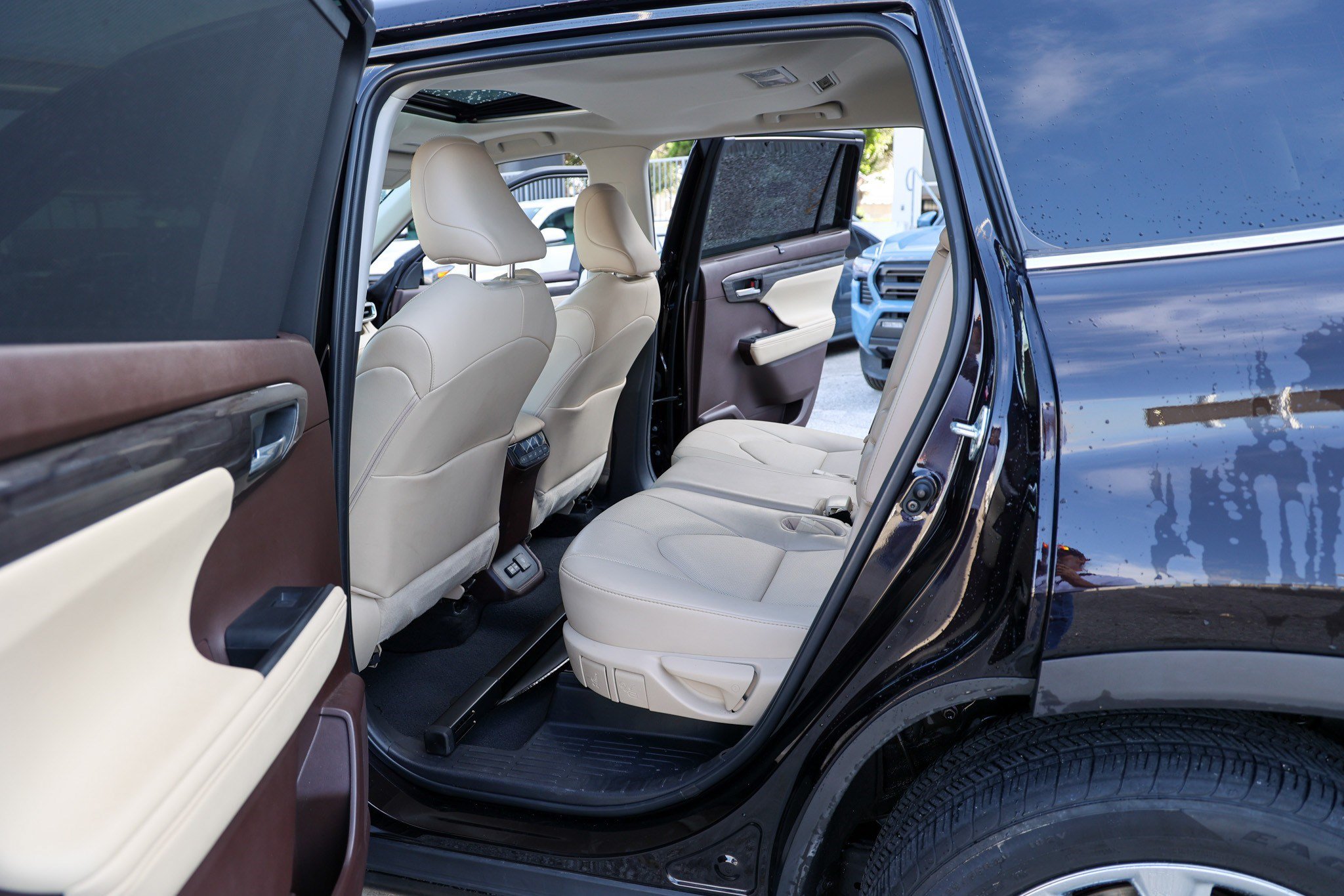 Used 2022 Toyota Highlander Limited AWD/4WD image 34