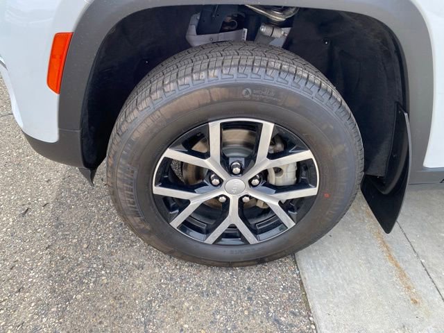 Used 2023 Jeep Grand Cherokee Limited w/ Trailer Tow Prep Group (B) AWD/4WD image 13