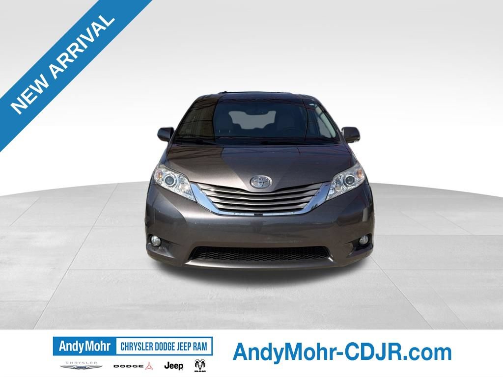 Used 2015 Toyota Sienna XLE FWD image 2