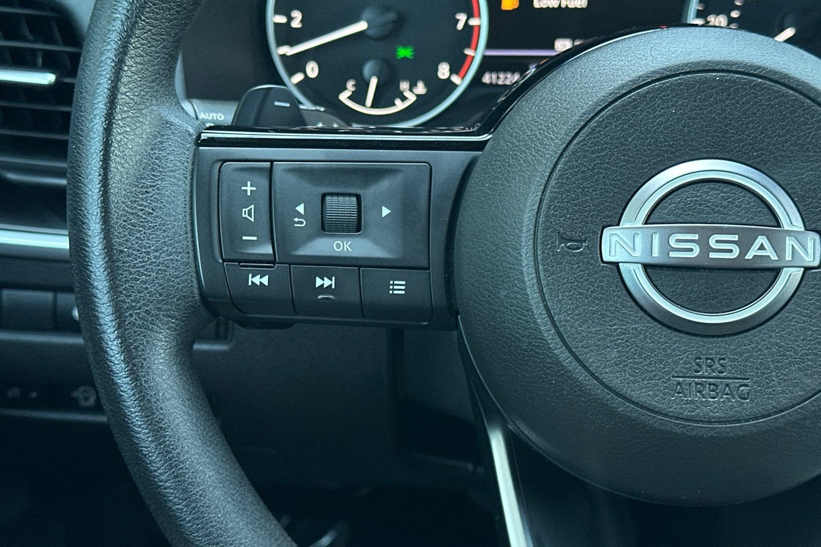 Used 2023 Nissan Rogue SV FWD image 31