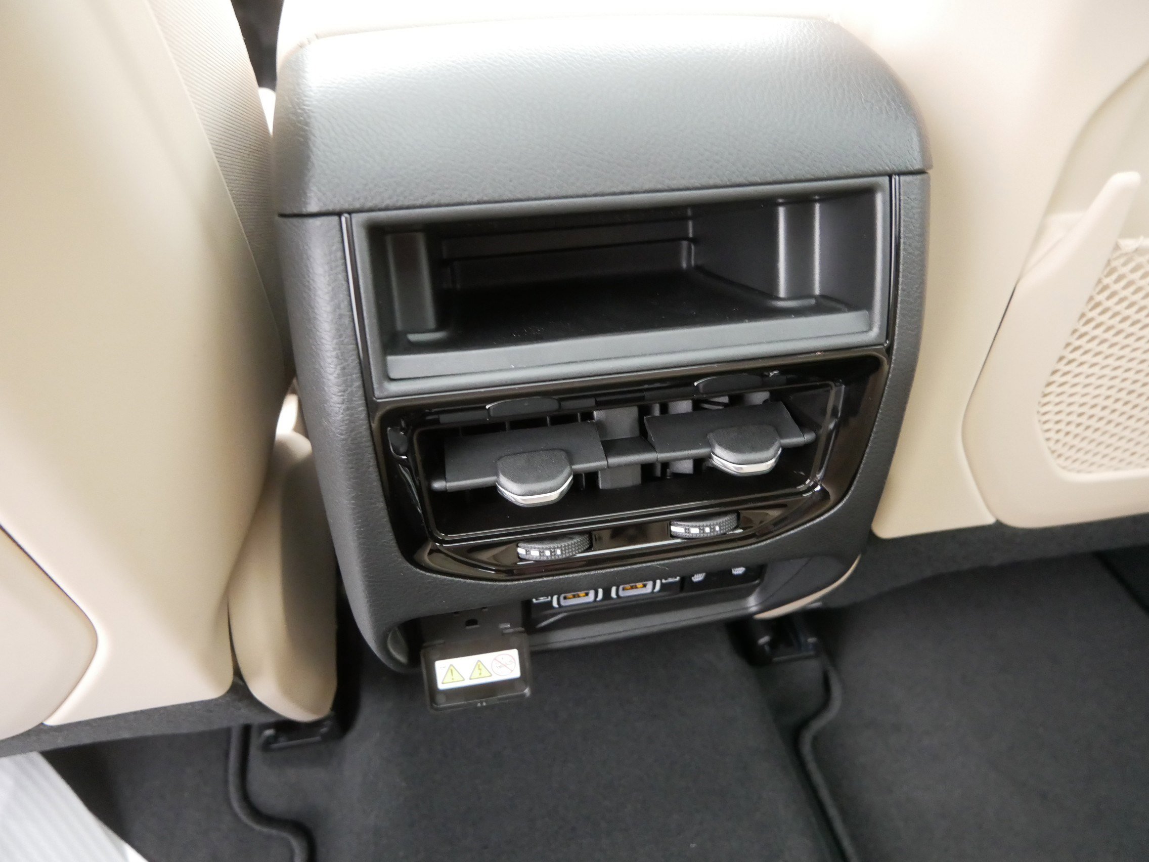 New 2025 Jeep Grand Cherokee Limited w/ Luxury Tech Group II image 7