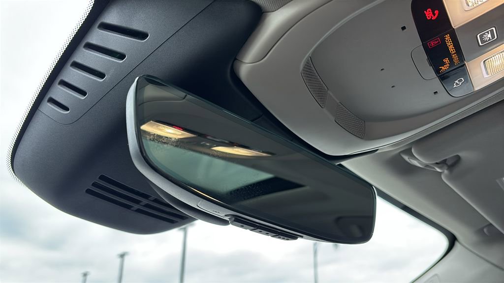 Certified 2025 Volvo XC60 B5 Plus AWD/4WD image 23