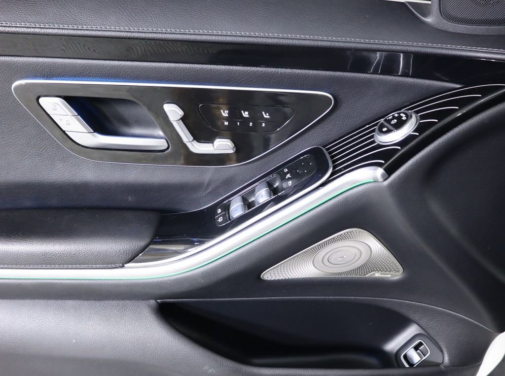 Used 2022 Mercedes-Benz S 500 4MATIC w/ AMG Line Package image 10