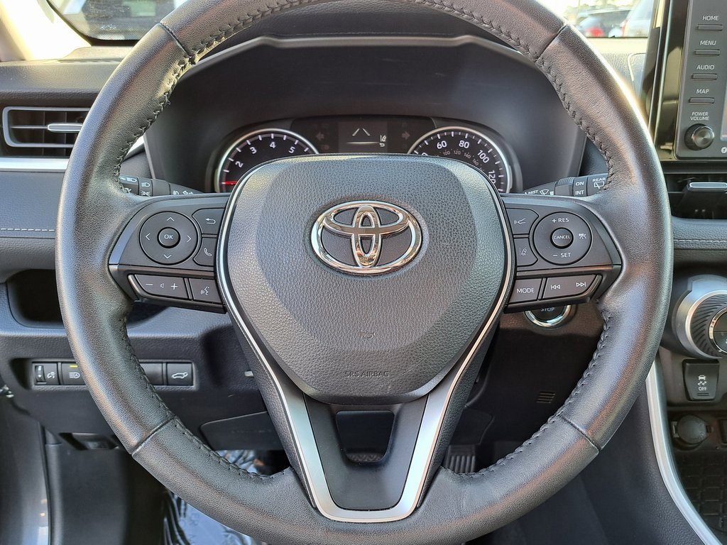 Used 2022 Toyota RAV4 XLE Premium image 15