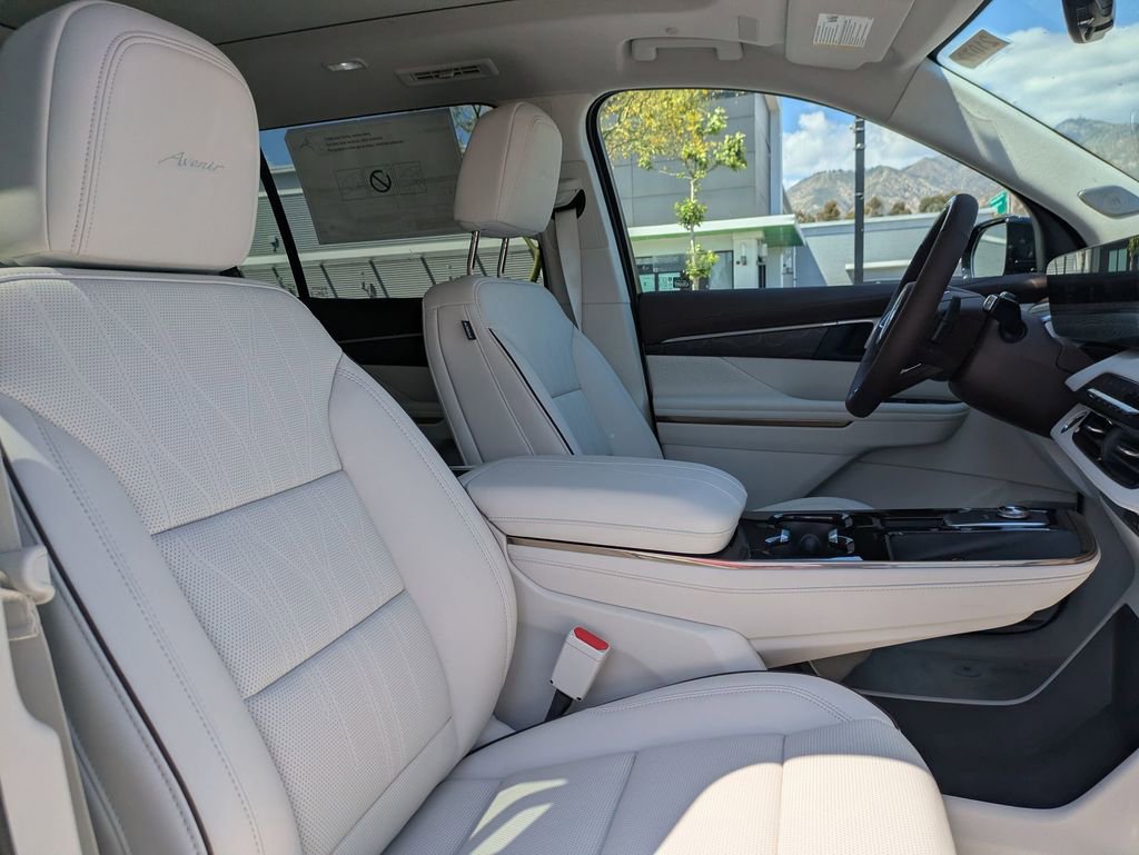 New 2026 Buick Enclave Avenir AWD/4WD image 11