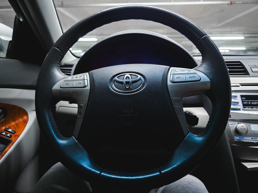 Used 2011 Toyota Camry XLE w/ XLE Extra-Value Pkg #2 FWD image 24