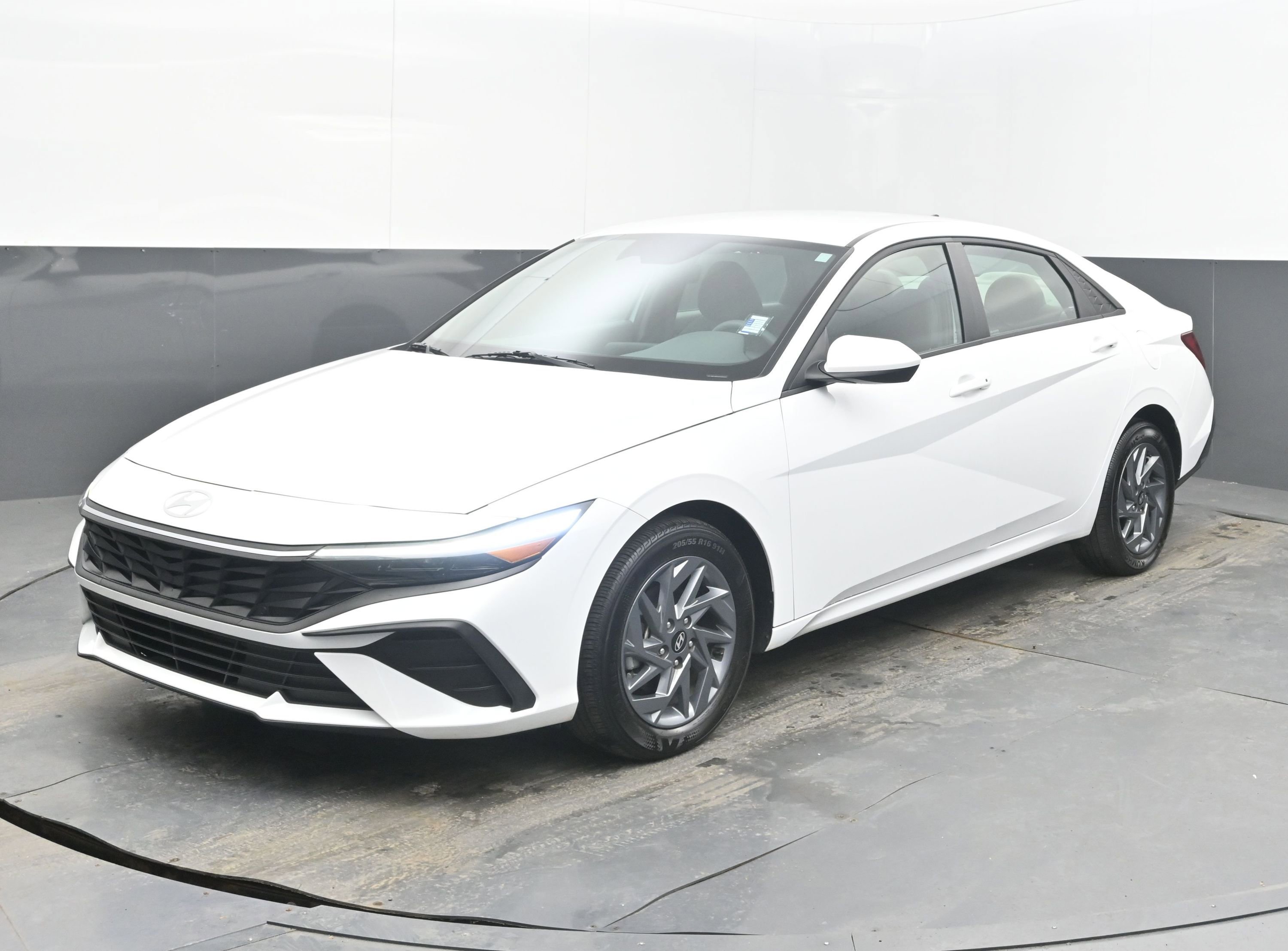 Used 2024 Hyundai Elantra SEL image 7