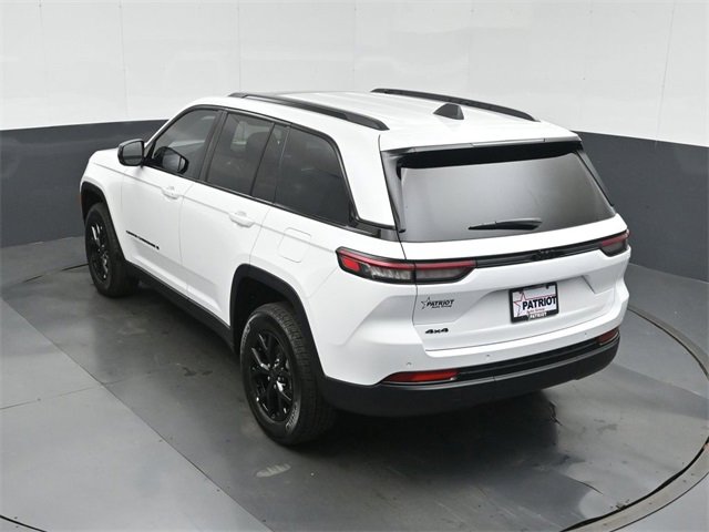 New 2025 Jeep Grand Cherokee Altitude image 31